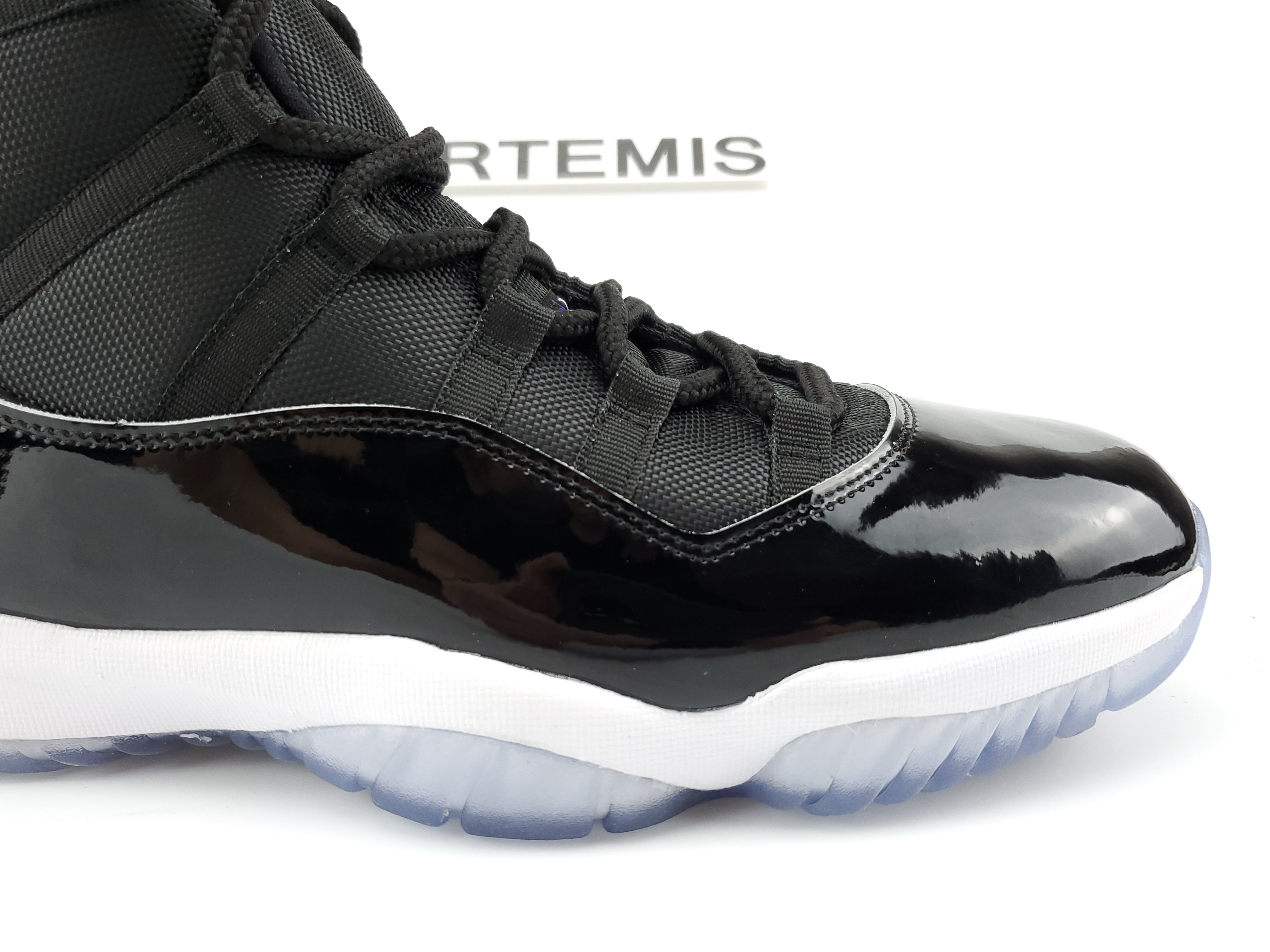 Jordan 11 Retro Space Jam (2016)