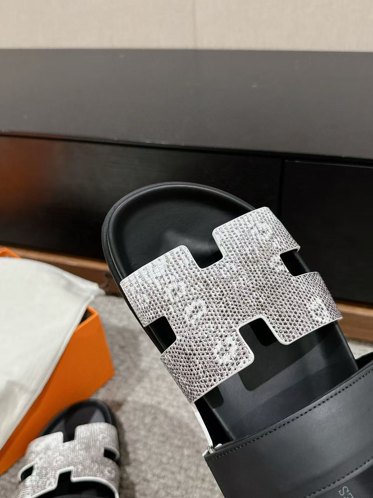 UA Hermès Chypre Sandal