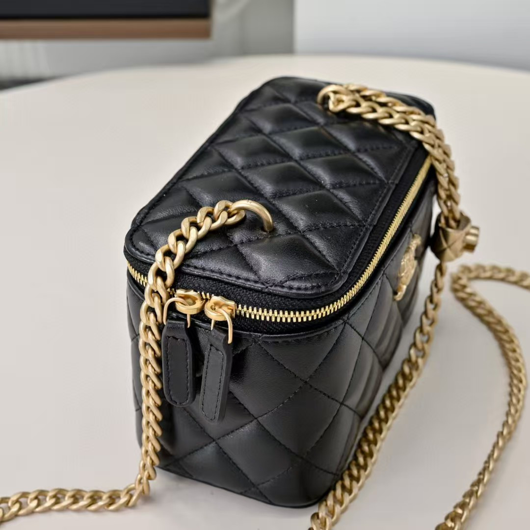 Ch*el vanity with chain 9.5x17x8cm