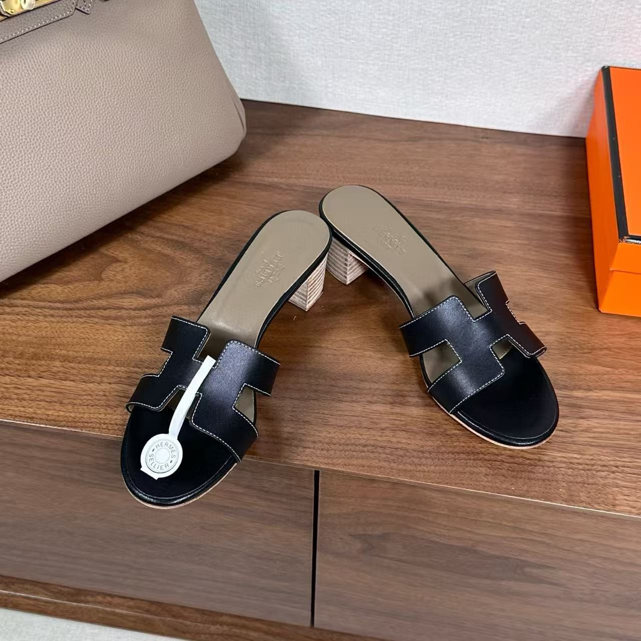 UA Hermès Oasis Sandal