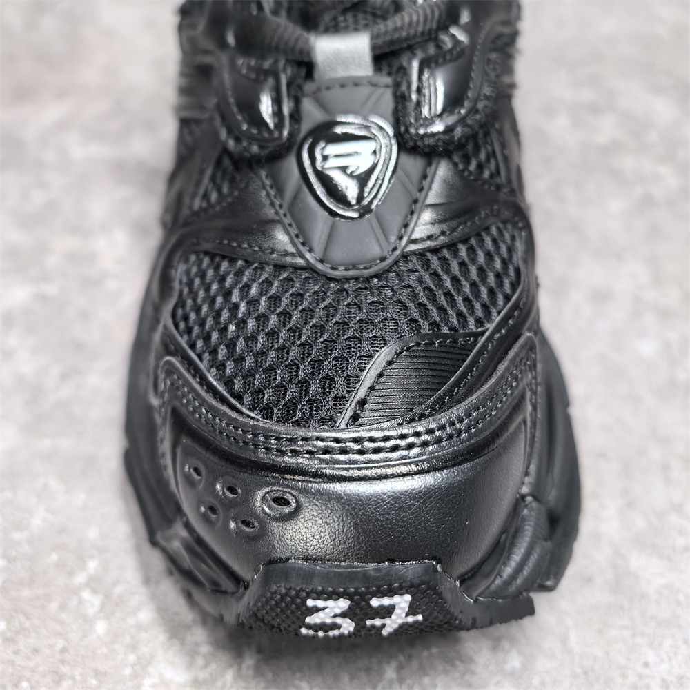 ua Ba*len*cia*ga runner sneaker