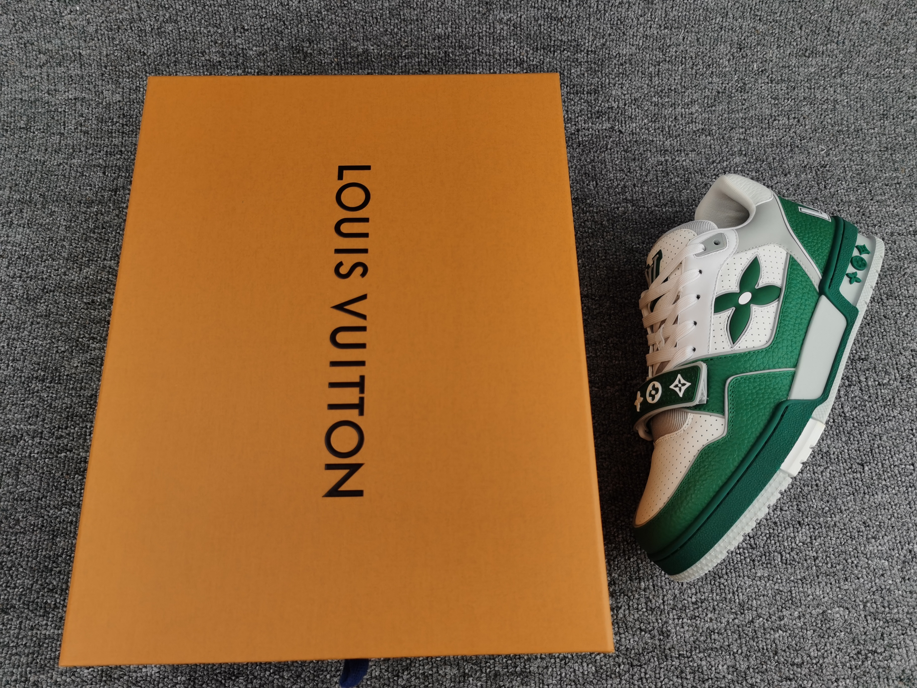 UA LV Trainer Sneaker