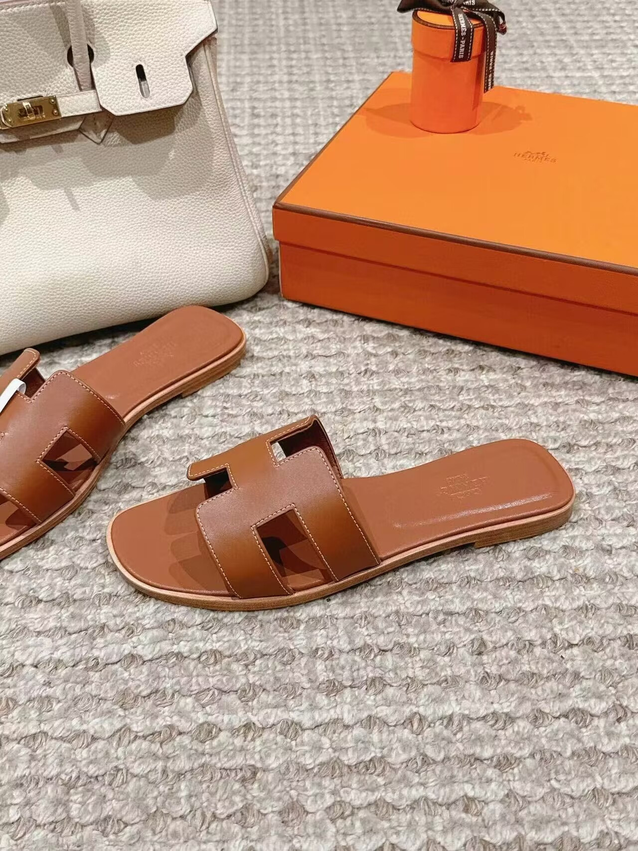 UA Hermès Oran sandal