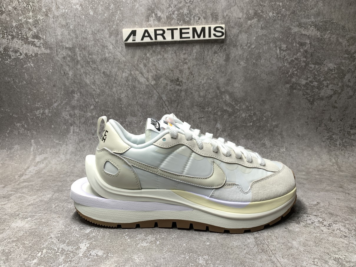 Nike Vaporwaffle Sacai Sail Gum