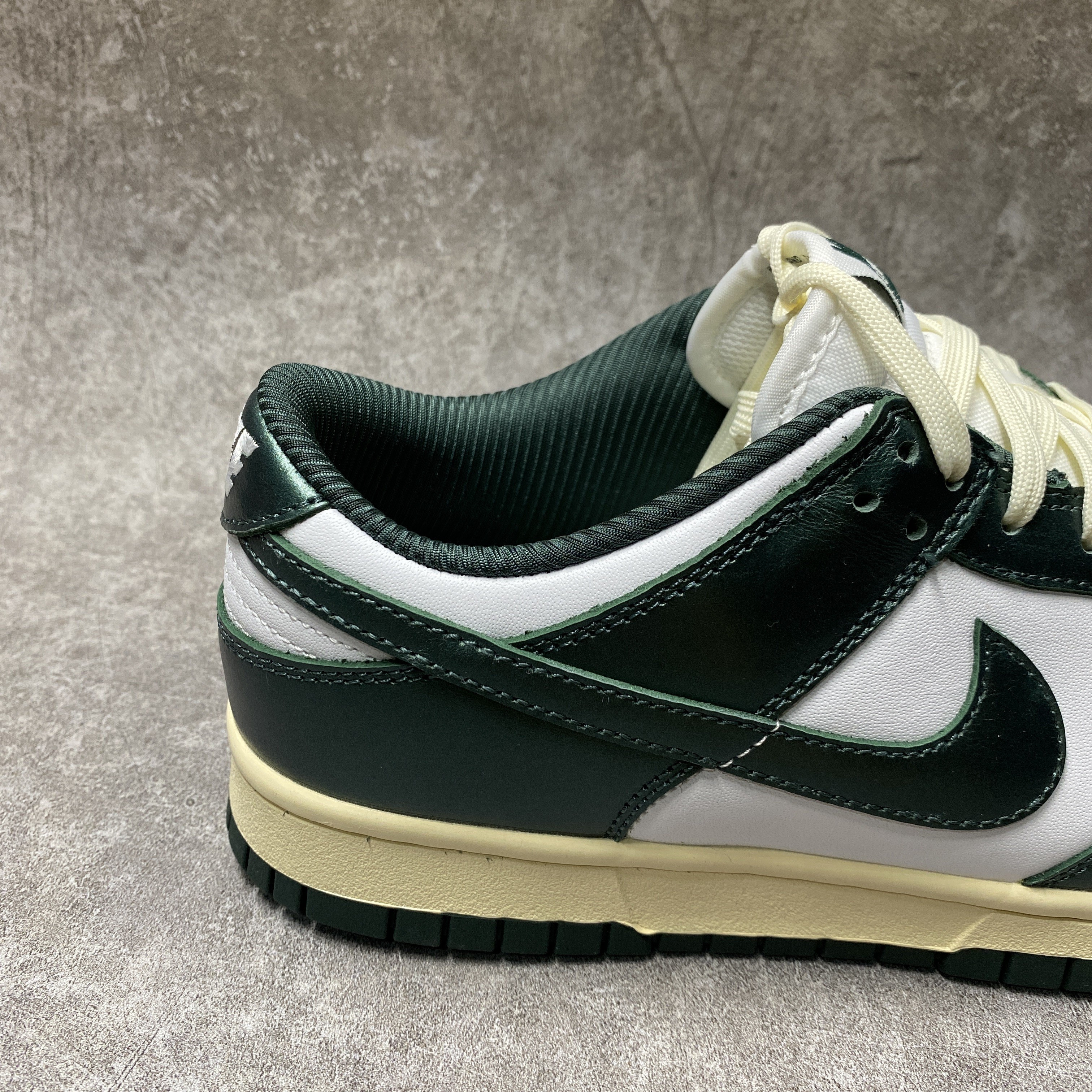 Nike Dunk Low Vintage Green