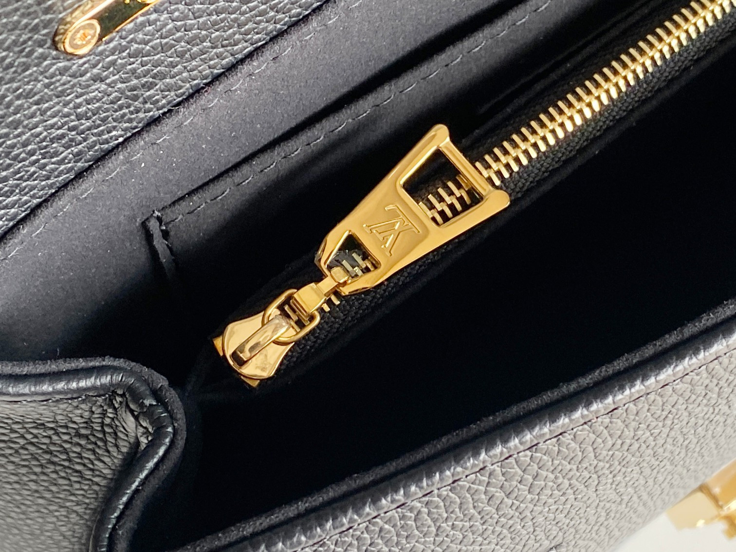 LV Madeleine BB M45978 24x17x8.5cm