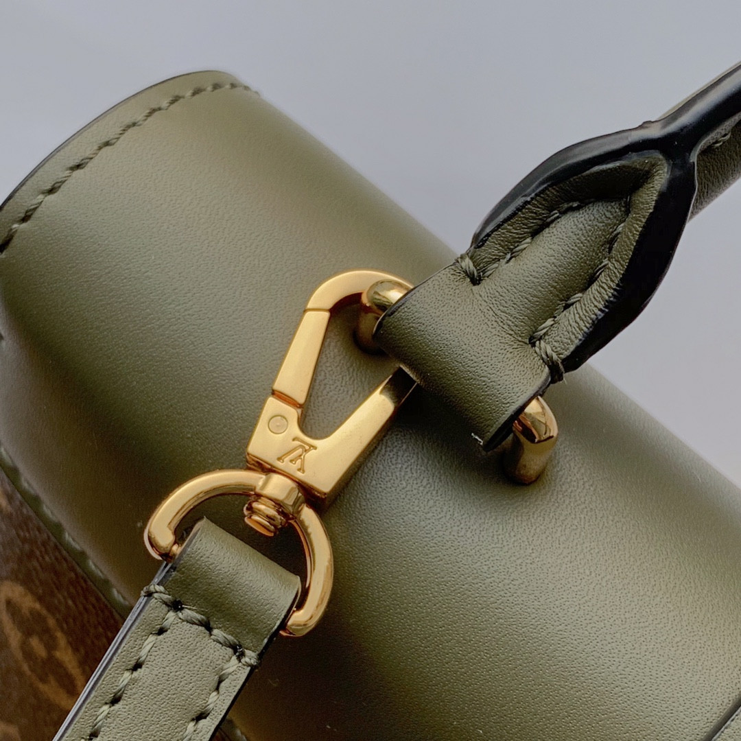 LV Locky BB M44797 7.9 x 6.3 x 3 inches