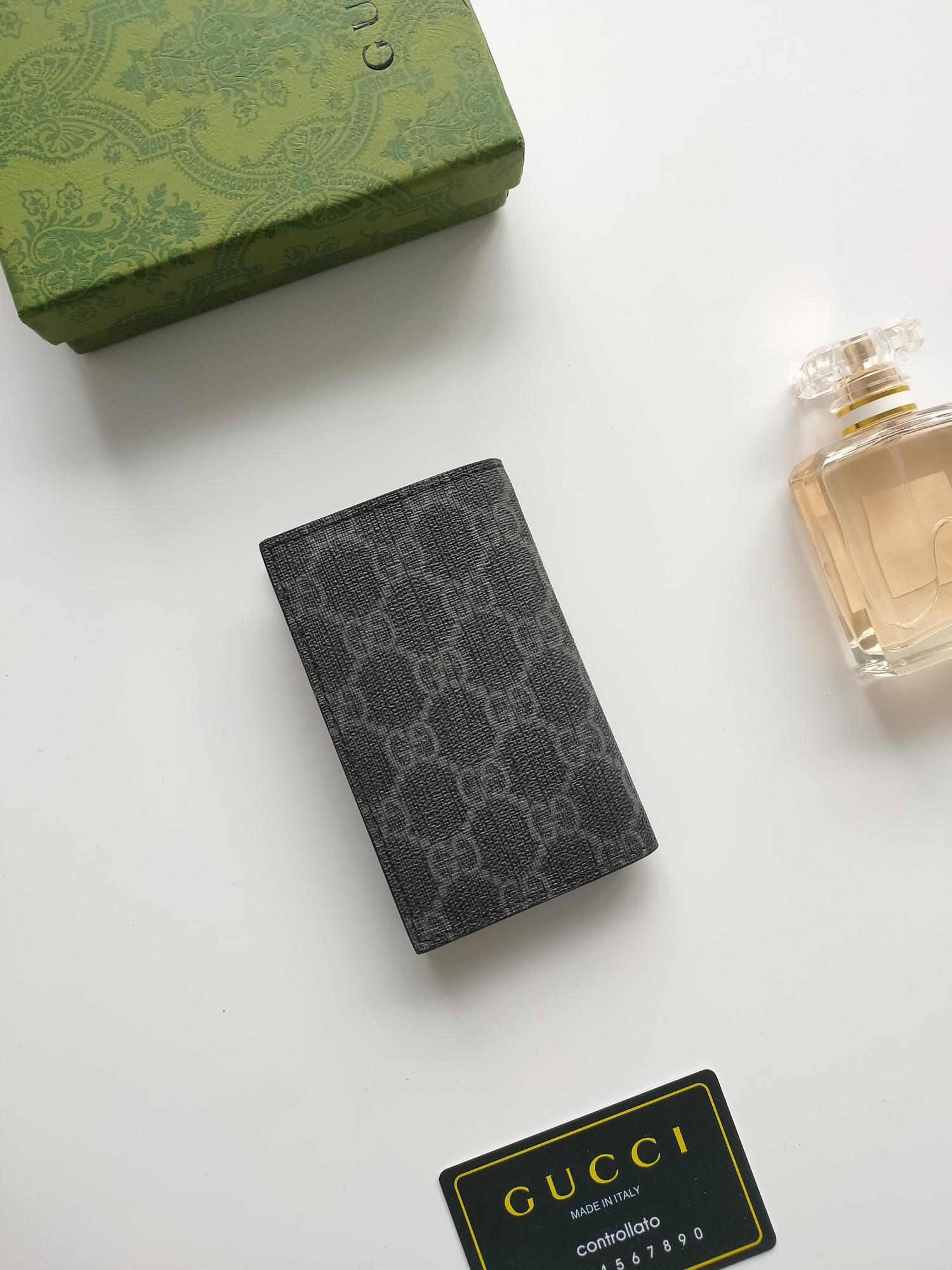 G*u*i gg  card case wallet