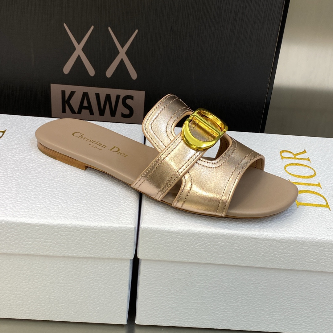 ua D*or 30 montaigne slide