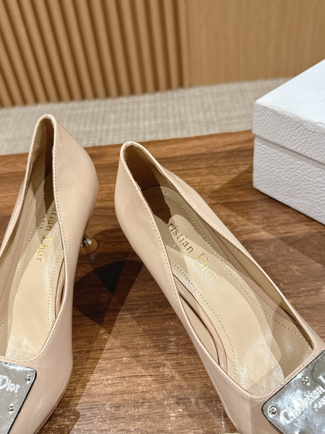 ua ch**an D*or la parusienne pump