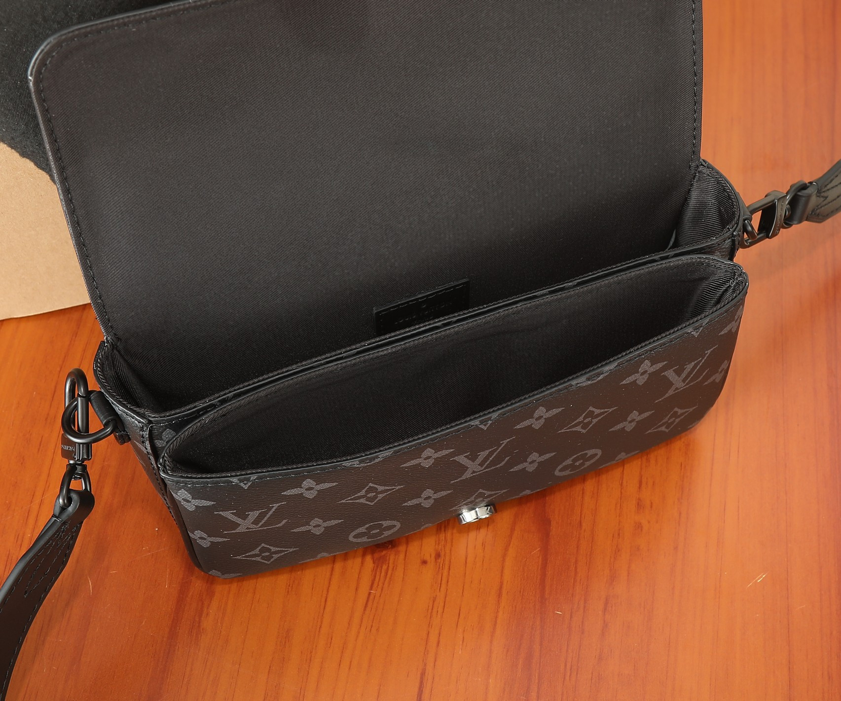 LV Montsouris Wearable Wallet M83567  8.7 x 4.7 x 2.4 in