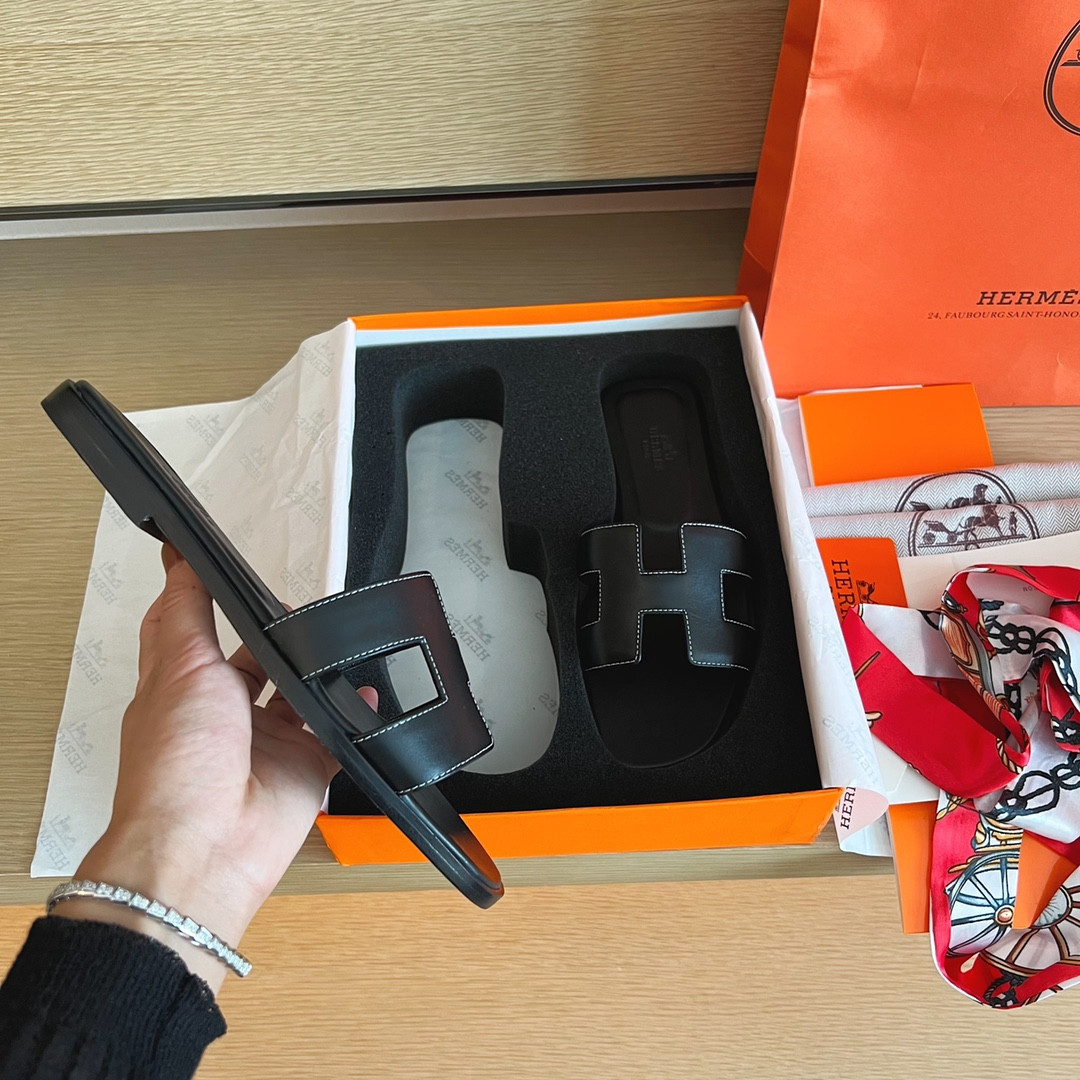 UA Hermès Oran sandal