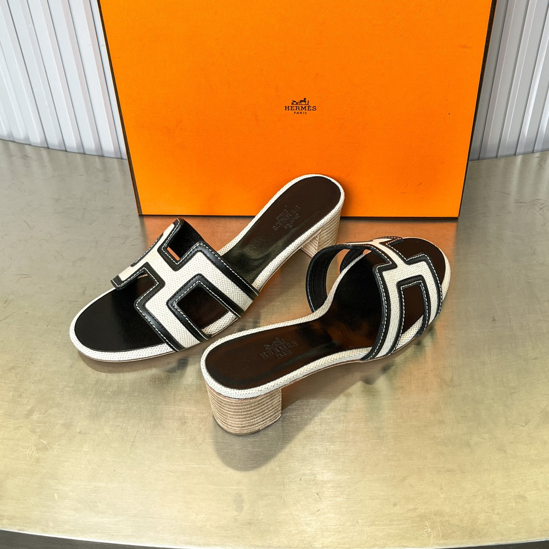 UA Hermès Oasis sandal