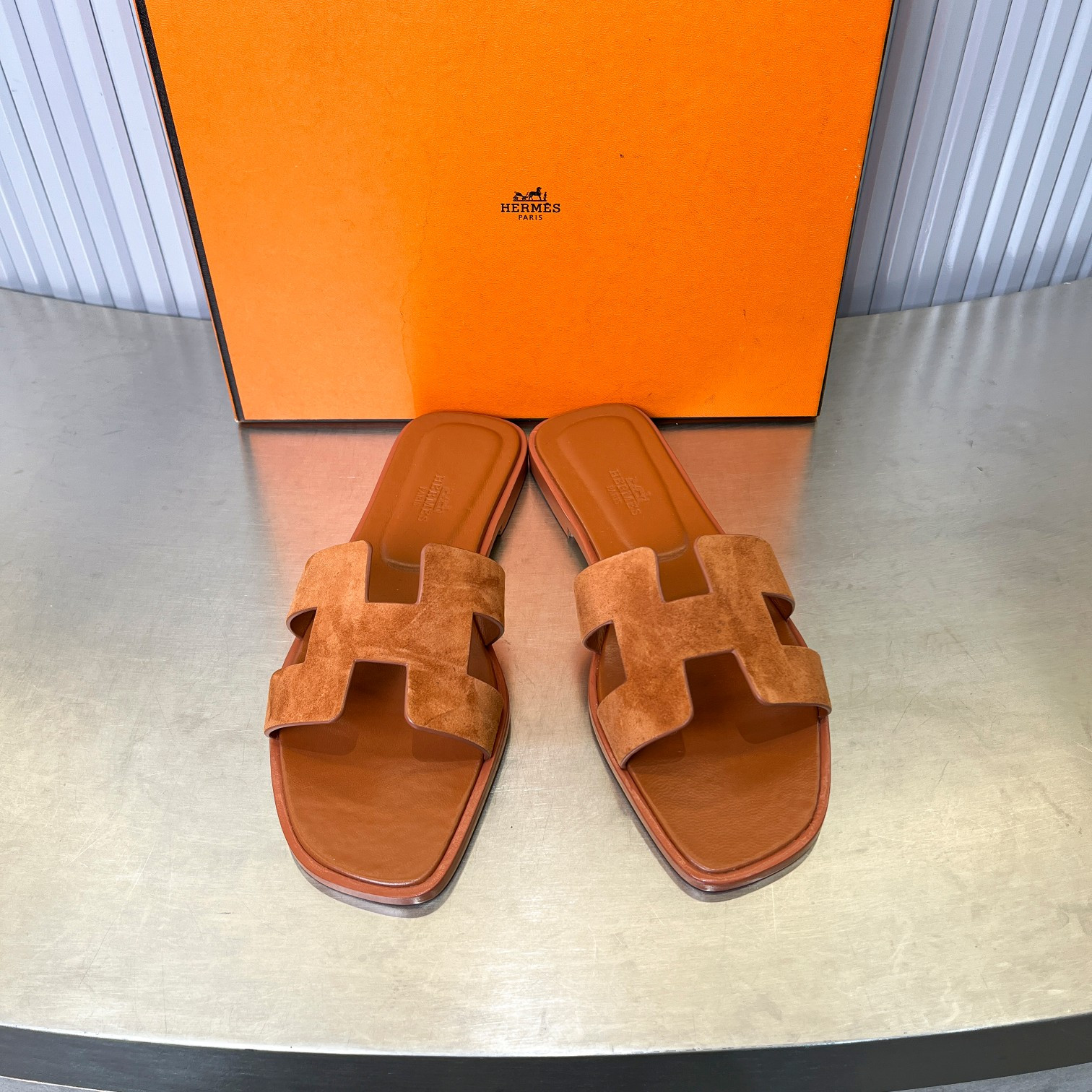 UA Hermès Oran sandal