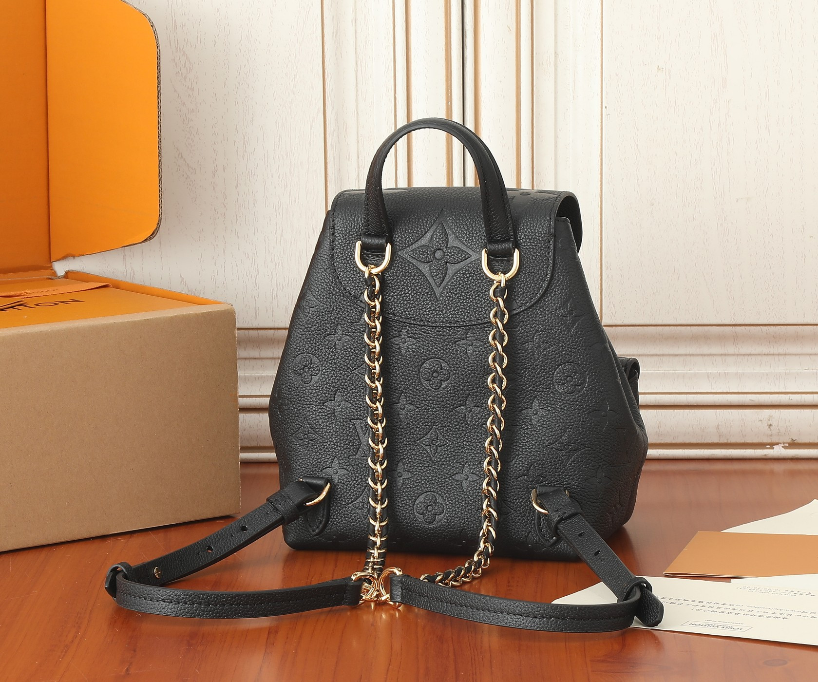 LV Backup M47072 7.9 x 8.7 x 5.5 inches