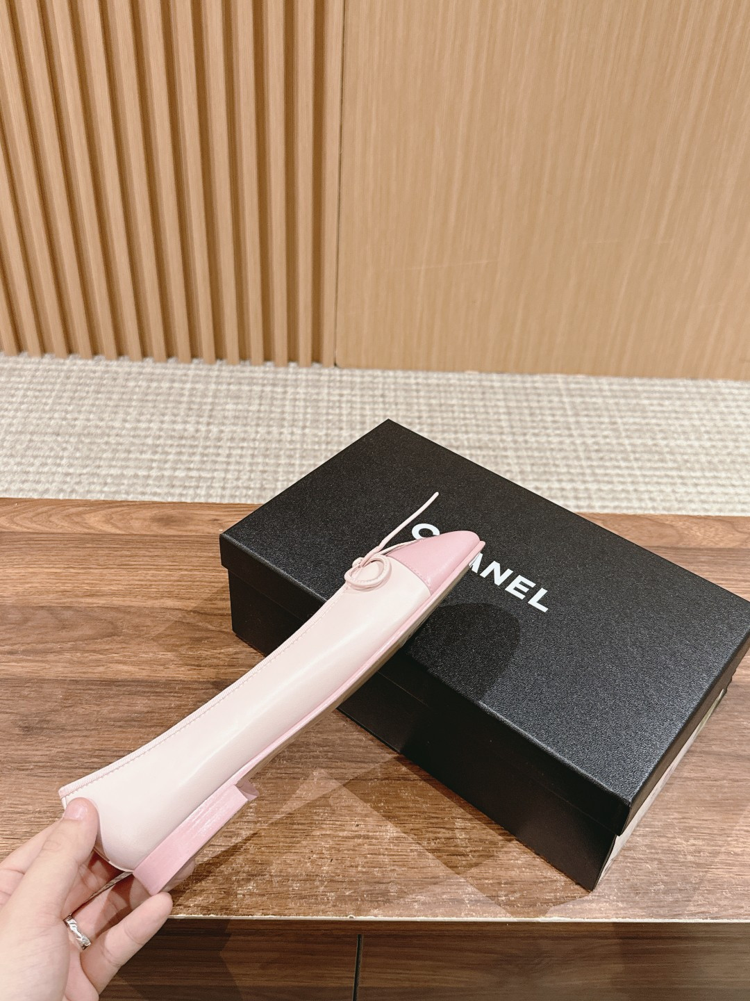 ua Ch*el ballet flats