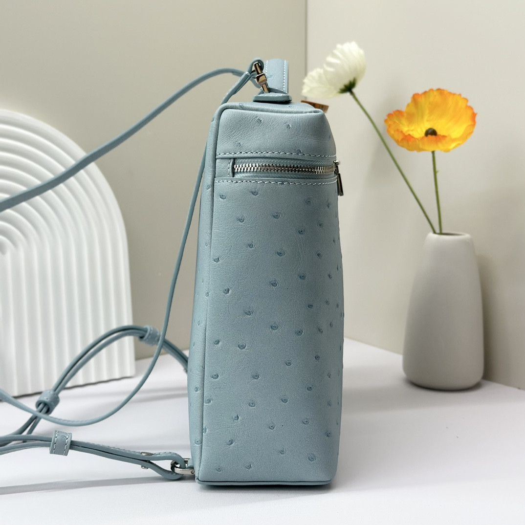 L**o p*ana extra pocket backpack l23.5 ostrich-grained leather 23 x 21 x 8 cm