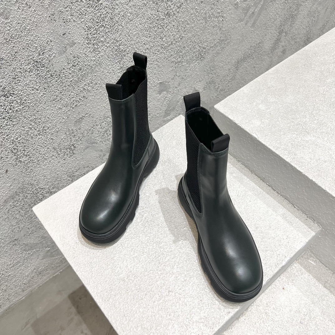 ua B**rry leather creeper chelsea boots