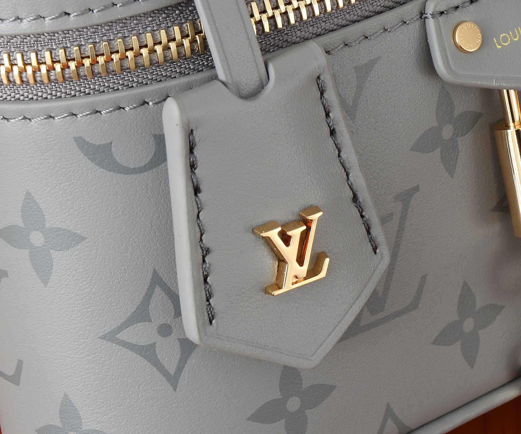 LV Vanity Chain Pouch Nice 24SS M12427 19x11.5x6.5CM