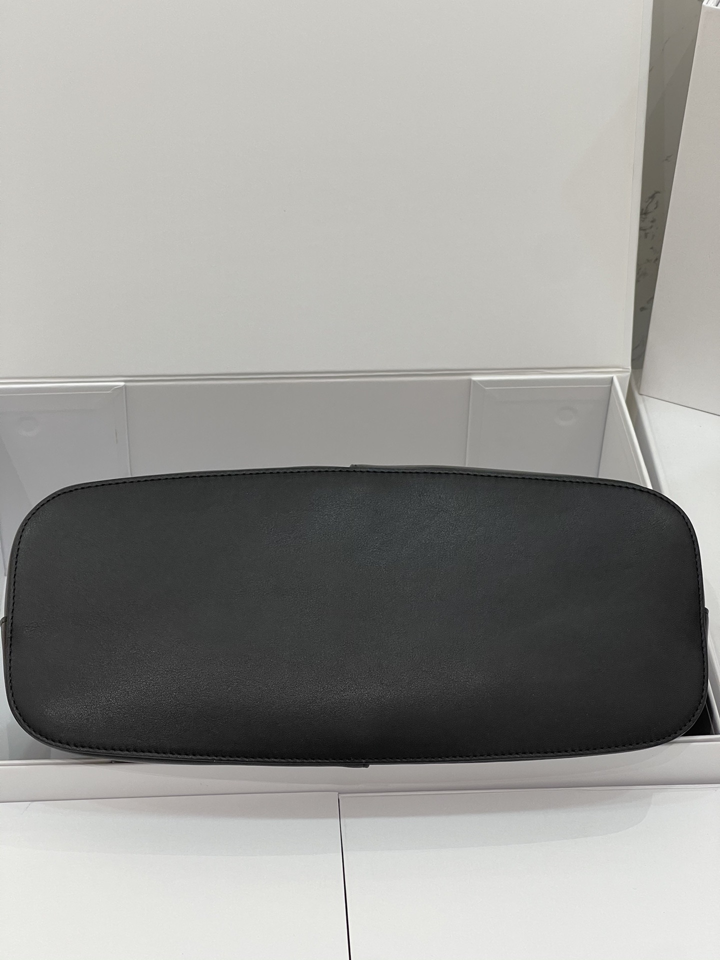 T*e R0w camdem  32x23x14cm