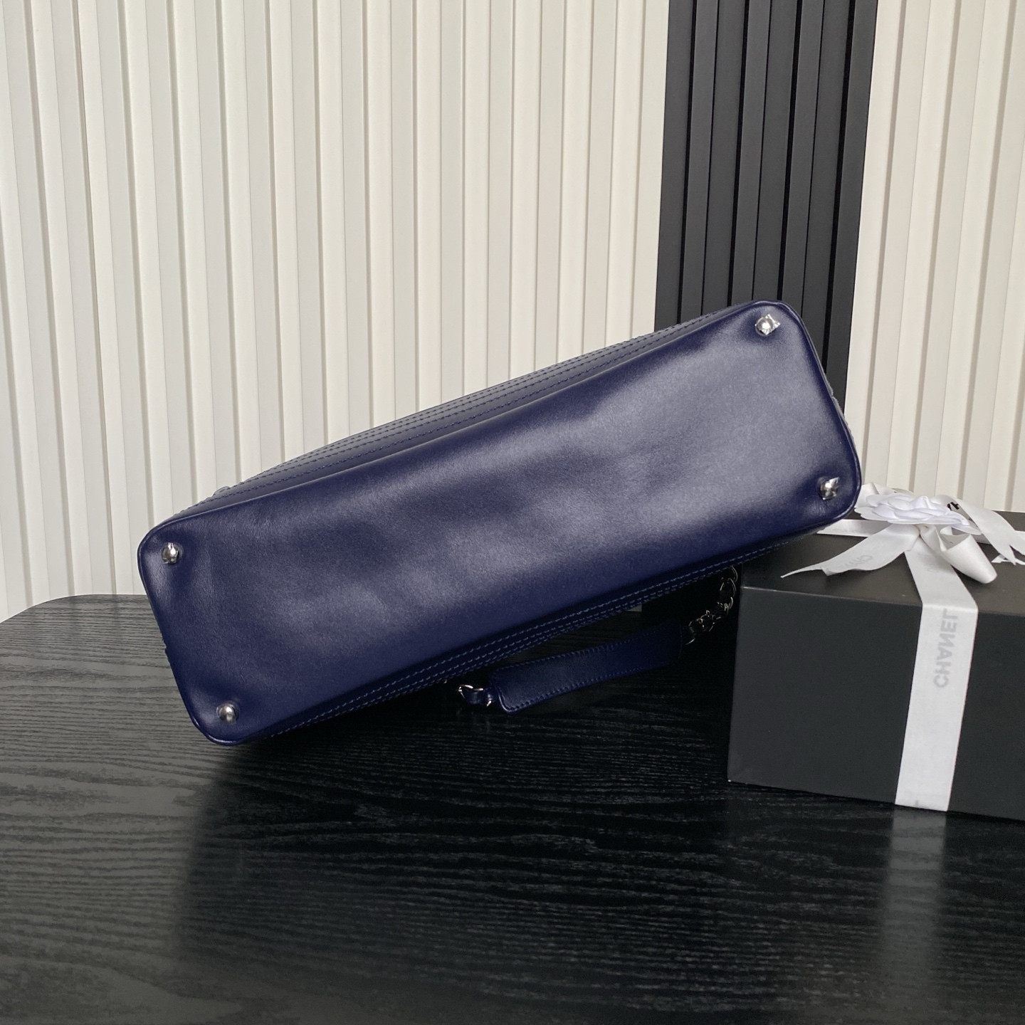 Ch*el vintage graffiti tote airport bag 36x24x12cm